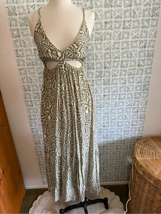 Abercrombie & Fitch Dresses & Skirts - Abercrombie & Fitch Olive and White Cutout Maxi Dress